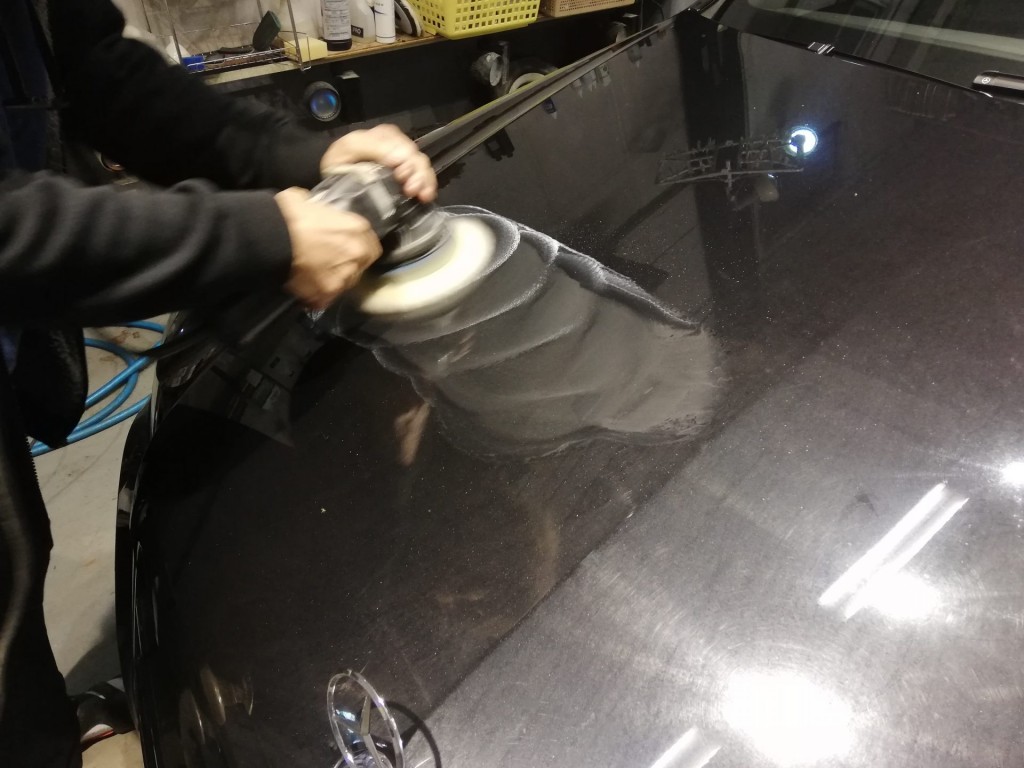 黒い車の磨き
